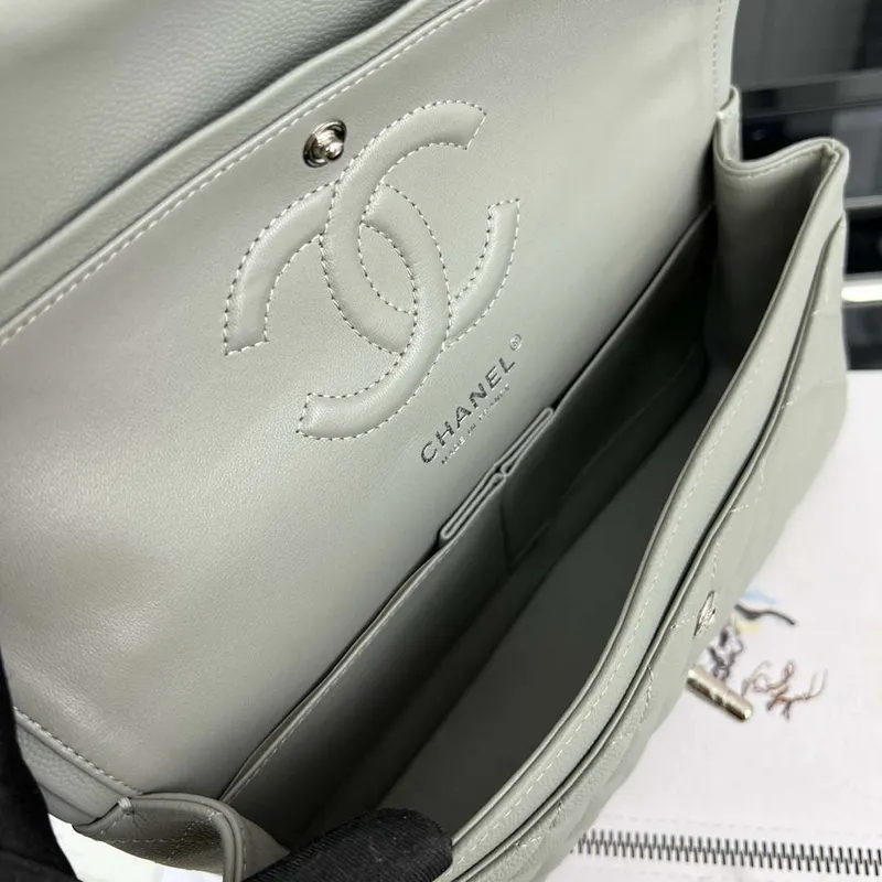 Chanel A01112 Klasická kabelka s klopou 11.12 Zrnité telecí kůže a stříbrný kov Šedá