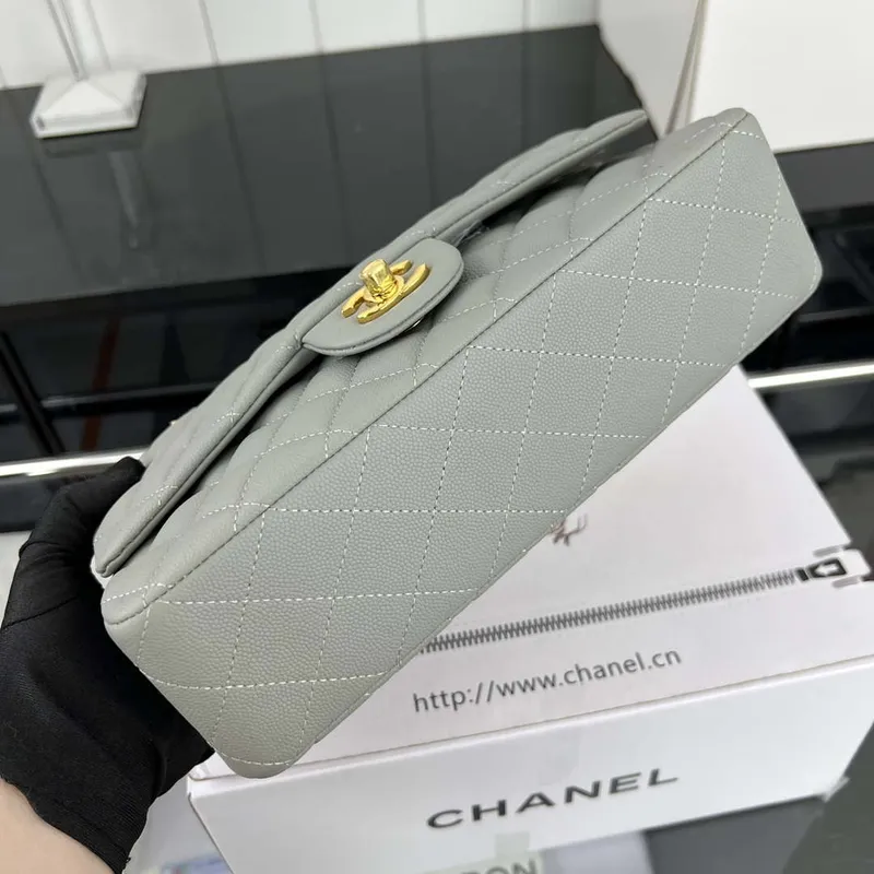 Chanel A01112 Flap Classic 11.12 Kabelka Zrnité telecí kůže a zlatý kov Šedá