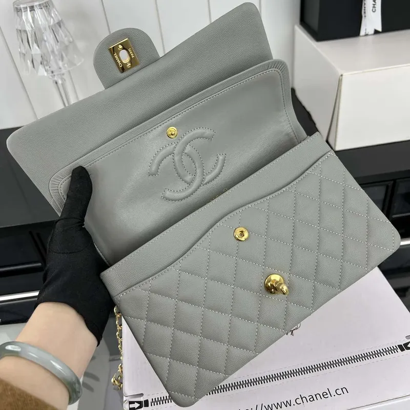 Chanel A01112 Flap Classic 11.12 Kabelka Zrnité telecí kůže a zlatý kov Šedá