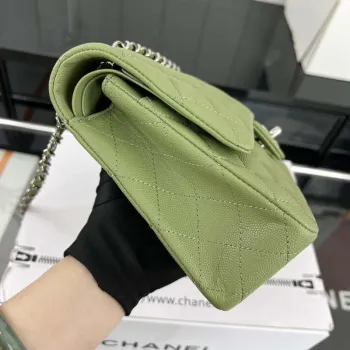 Chanel A01112 Flap Classic 11.12 Kabelka Zrnité telecí kůže a stříbrný kov Zelená