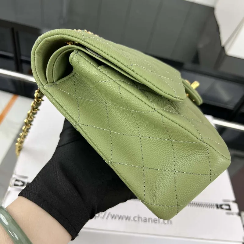 Chanel A01112 Klopová klasická kabelka 11.12 Zrnité telecí kůže a zlatý kov Zelená