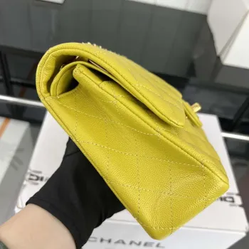 Chanel A01112 Klopová klasická kabelka 11.12 Zrnité telecí kůže a zlatý kov Žlutá