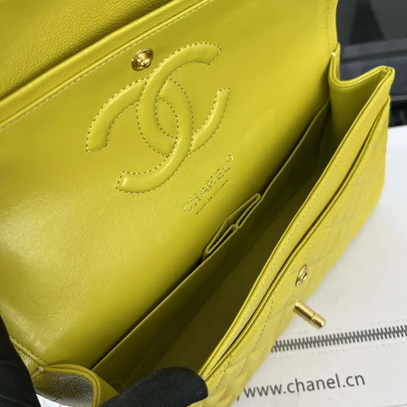 Chanel A01112 Klopová klasická kabelka 11.12 Zrnité telecí kůže a zlatý kov Žlutá