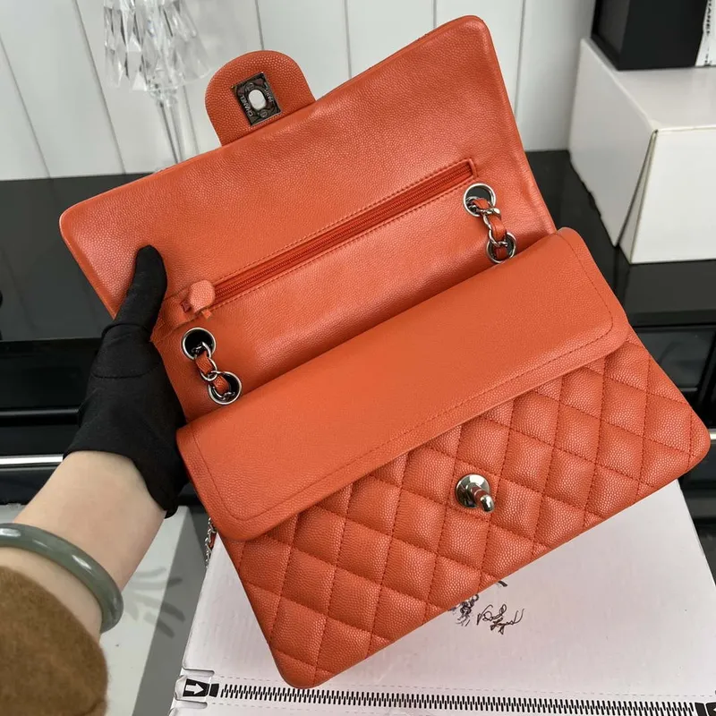 Chanel A01112 Flap Classic 11.12 Kabelka Zrnité telecí kůže a stříbrný kov Oranžová