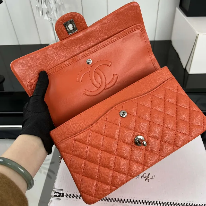 Chanel A01112 Flap Classic 11.12 Kabelka Zrnité telecí kůže a stříbrný kov Oranžová