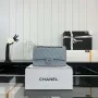 Chanel A01112 Klopová klasická kabelka 11.12 Zrnité telecí kůže a stříbrný kov Baby Blue