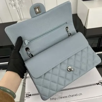 Chanel A01112 Klopová klasická kabelka 11.12 Zrnité telecí kůže a stříbrný kov Baby Blue