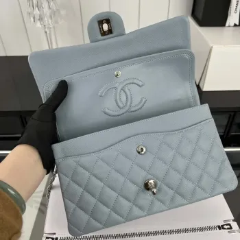 Chanel A01112 Klopová klasická kabelka 11.12 Zrnité telecí kůže a stříbrný kov Baby Blue