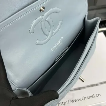 Chanel A01112 Klopová klasická kabelka 11.12 Zrnité telecí kůže a stříbrný kov Baby Blue