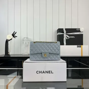 Chanel A01112 Klopová klasická kabelka 11.12 Zrnité telecí kůže a zlatý kov Baby Blue