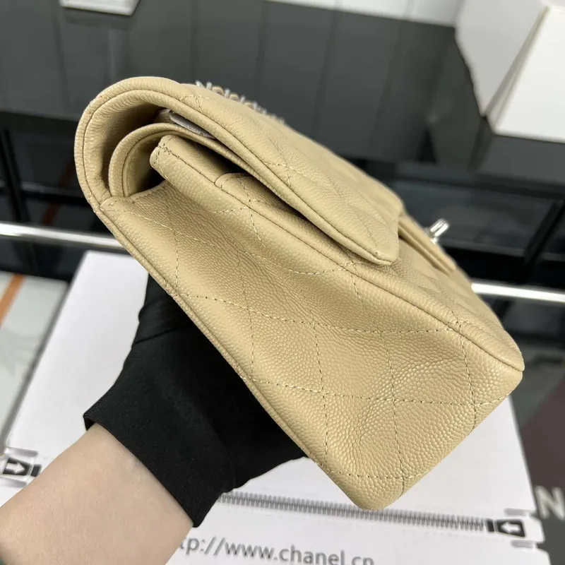 Chanel A01112 Klopová klasická kabelka 11.12 Zrnité telecí kůže a stříbrný kov Meruňková