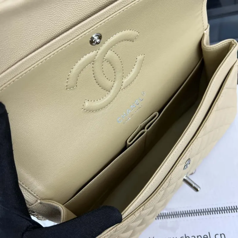 Chanel A01112 Klopová klasická kabelka 11.12 Zrnité telecí kůže a stříbrný kov Meruňková