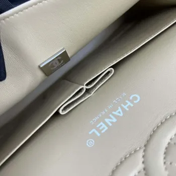 Chanel A01112 Klopová klasická kabelka 11.12 Zrnité telecí kůže a stříbrný kov Meruňková