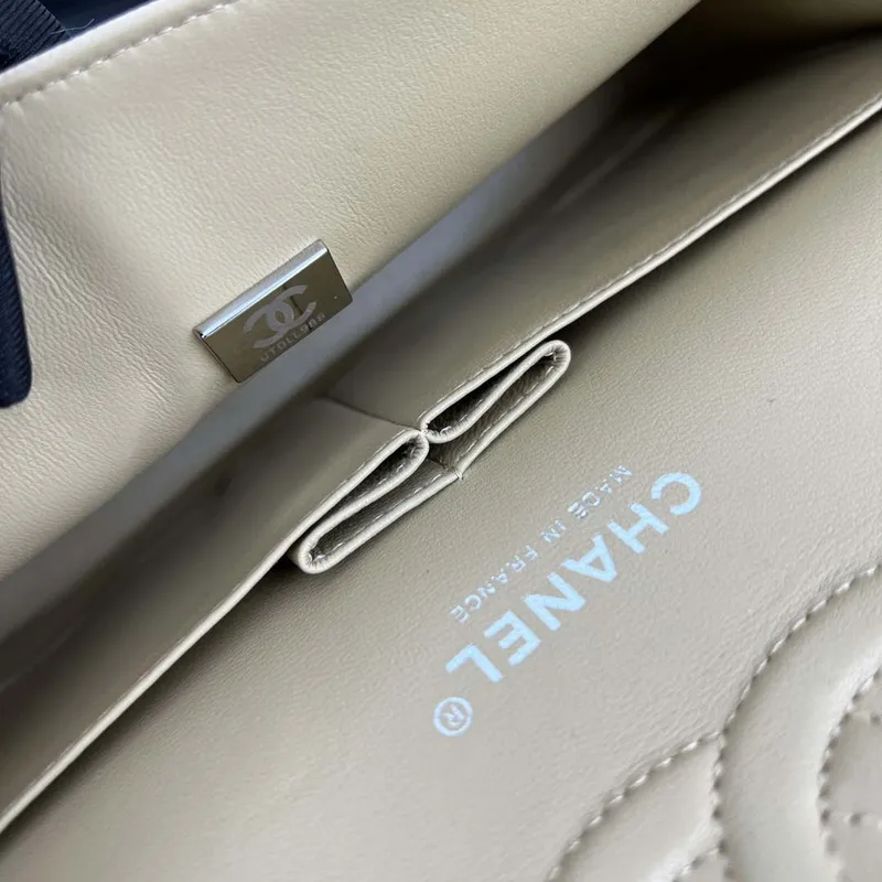 Chanel A01112 Klopová klasická kabelka 11.12 Zrnité telecí kůže a stříbrný kov Meruňková