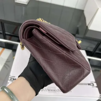 Chanel A01112 Flap Classic 11.12 Kabelka Zrnité telecí kůže a zlatý kov Víno červená