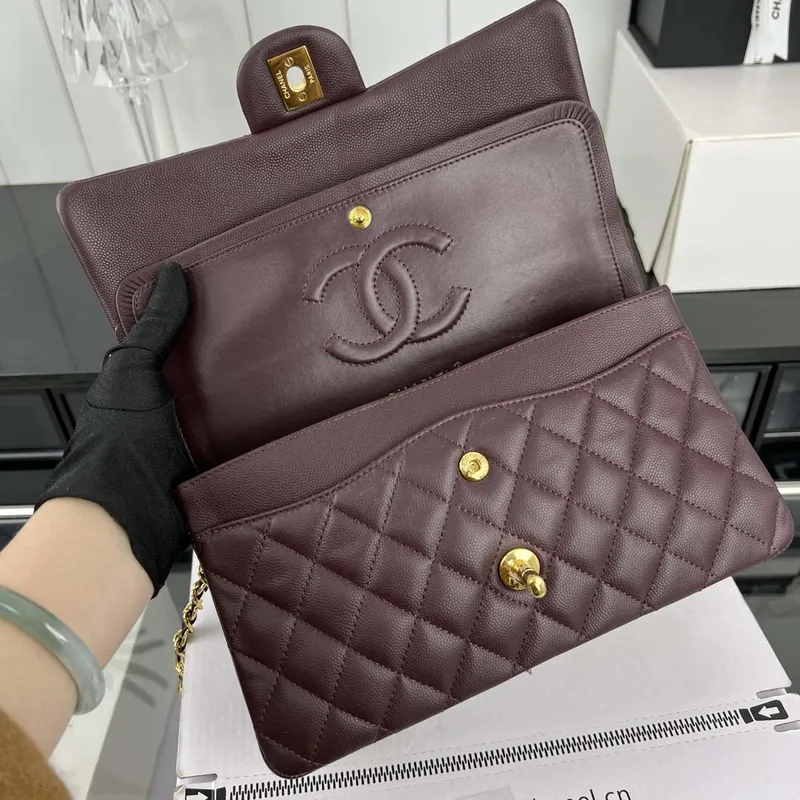 Chanel A01112 Flap Classic 11.12 Kabelka Zrnité telecí kůže a zlatý kov Víno červená