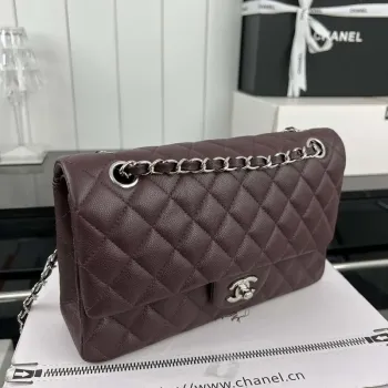 Chanel A01112 Klopová klasická kabelka 11.12 Zrnité telecí kůže a stříbrný kov Víno červená