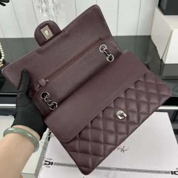 Chanel A01112 Klopová klasická kabelka 11.12 Zrnité telecí kůže a stříbrný kov Víno červená