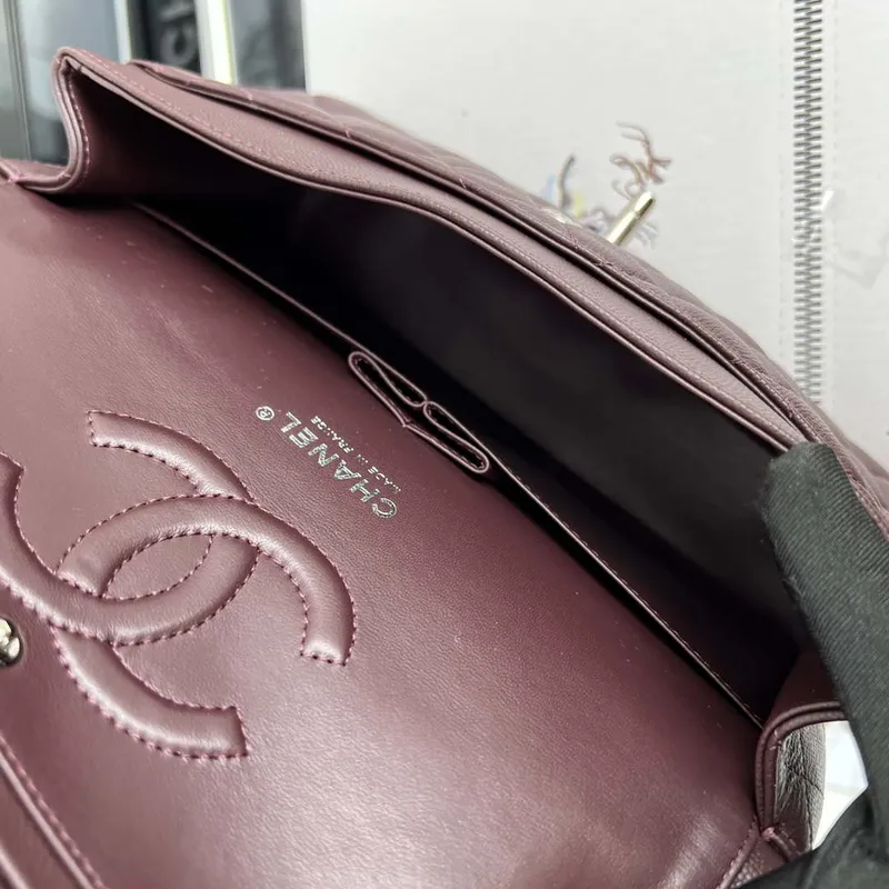 Chanel A01112 Klopová klasická kabelka 11.12 Zrnité telecí kůže a stříbrný kov Víno červená