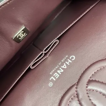 Chanel A01112 Klopová klasická kabelka 11.12 Zrnité telecí kůže a stříbrný kov Víno červená