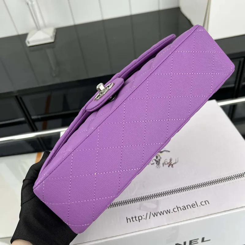Chanel A01112 Flap Classic 11.12 Kabelka Zrnité telecí kůže a stříbrný kov Orchidej