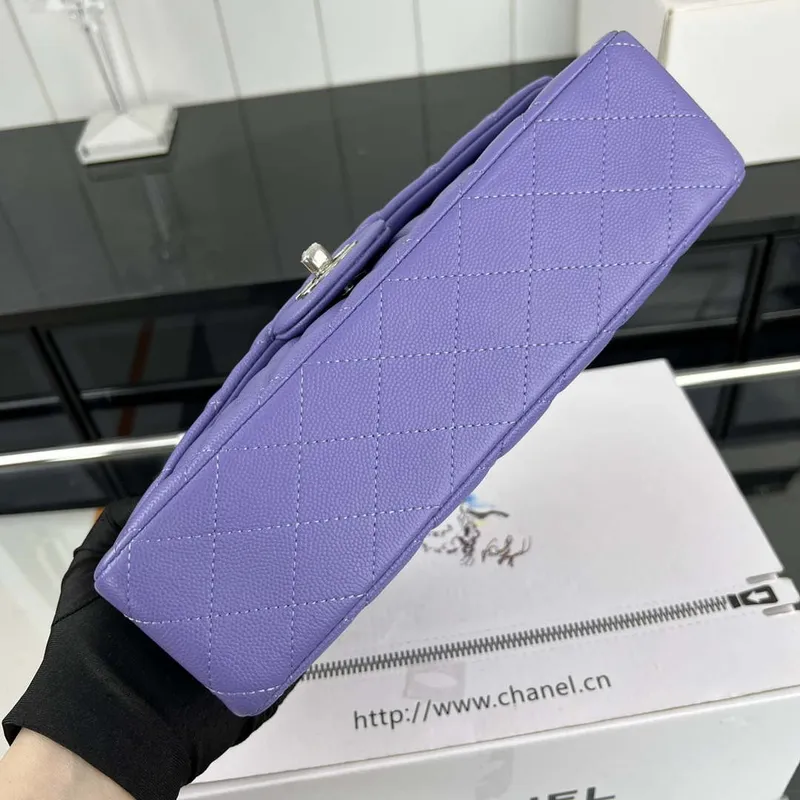 Chanel A01112 Klopová klasická kabelka 11.12 Zrnité telecí kůže a stříbrný kov Fialová