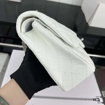 Chanel A01112 Klopová klasická kabelka 11.12 Zrnité telecí kůže a stříbrný kov Bílá