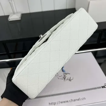 Chanel A01112 Klopová klasická kabelka 11.12 Zrnité telecí kůže a stříbrný kov Bílá