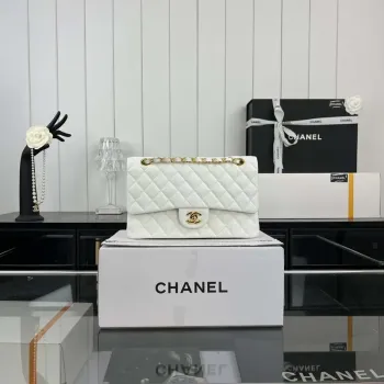 Chanel A01112 Klopová klasická kabelka 11.12 Zrnité telecí kůže a zlatý kov Bílá