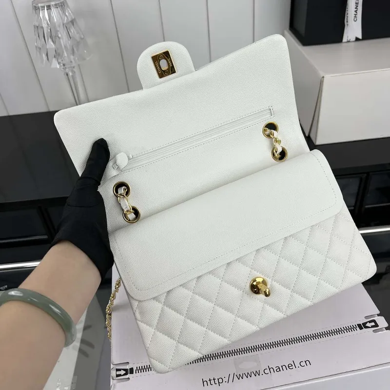 Chanel A01112 Klopová klasická kabelka 11.12 Zrnité telecí kůže a zlatý kov Bílá