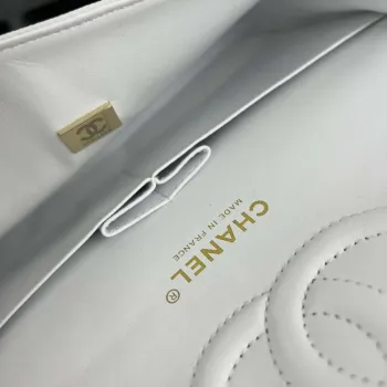 Chanel A01112 Klopová klasická kabelka 11.12 Zrnité telecí kůže a zlatý kov Bílá