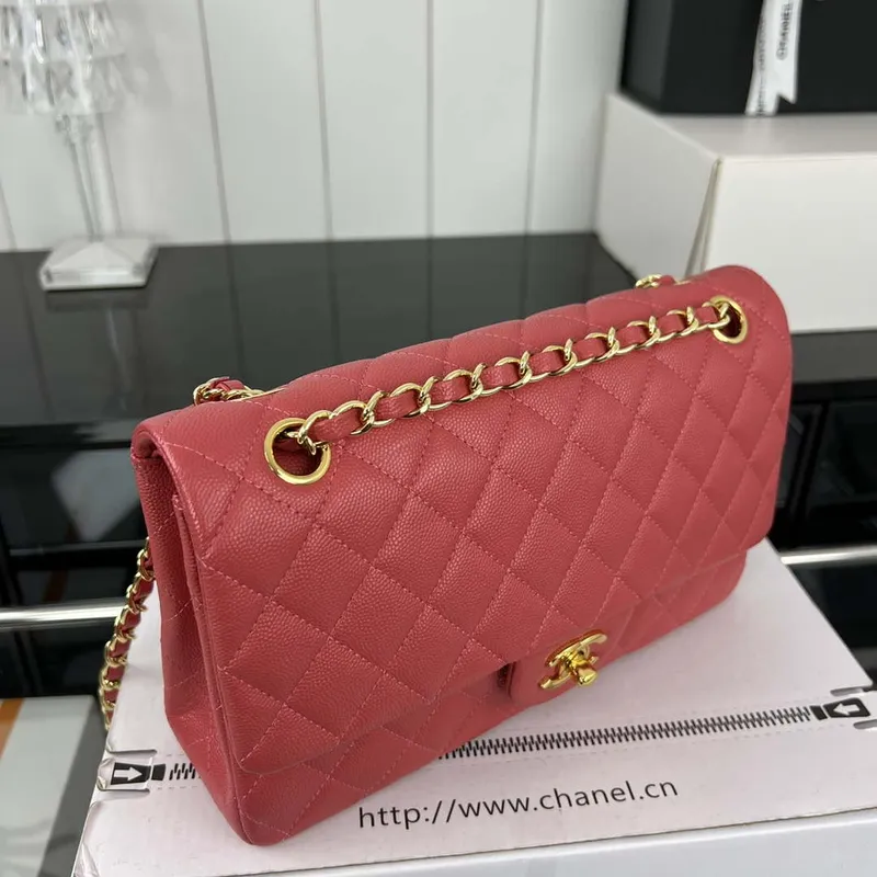 Chanel A01112 Flap Classic 11.12 Kabelka Zrnité telecí kůže a zlatý kov Červená