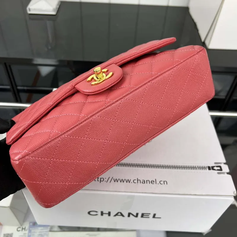 Chanel A01112 Flap Classic 11.12 Kabelka Zrnité telecí kůže a zlatý kov Červená
