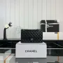 Chanel A01112 Klopová klasická kabelka 11.12 Zrnité telecí kůže a stříbrný kov Černá