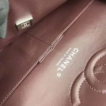 Chanel A01112 Klopová klasická kabelka 11.12 Zrnité telecí kůže a stříbrný kov Černá