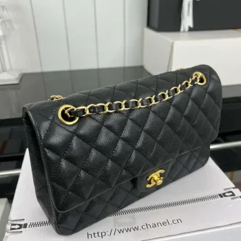 Chanel A01112 Flap Classic 11.12 Kabelka Zrnité telecí kůže a zlatý kov Černá
