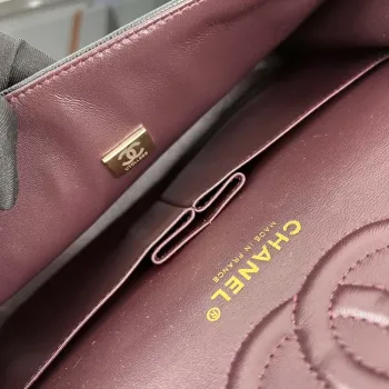 Chanel A01112 Flap Classic 11.12 Kabelka Zrnité telecí kůže a zlatý kov Černá