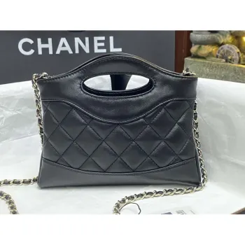 Chanel AP3656 Malá nákupní taška z lesklé jehněčí kůže a zlatého kovu, černá