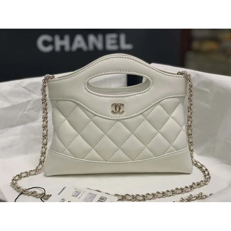 Chanel AP3656 Malá nákupní taška z lesklé jehněčí kůže a zlatého kovu, bílá
