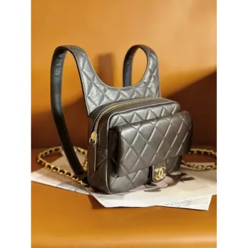 Batoh Chanel z metalické jehněčí kůže a zlatého kovu AS4621 černý