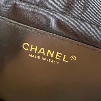 Batoh Chanel z metalické jehněčí kůže a zlatého kovu AS4621 černý