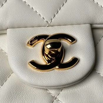 Chanel AS4847 Mini taška s klopou a horním uchem, bílá