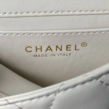 Chanel AS4847 Mini taška s klopou a horním uchem, bílá