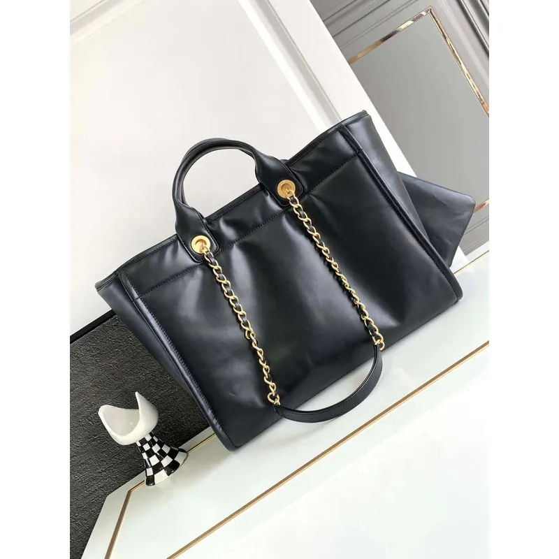 Chanel A66941 23B Velká nákupní taška z černé telecí kůže