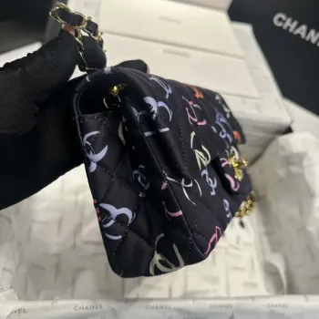 Chanel AS1116 Potiskovaná látka a zlatý kov Černá a vícebarevná