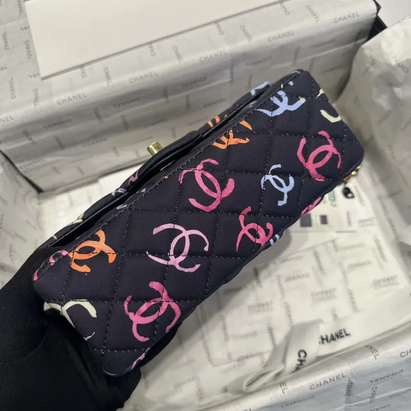 Chanel AS1116 Potiskovaná látka a zlatý kov Černá a vícebarevná