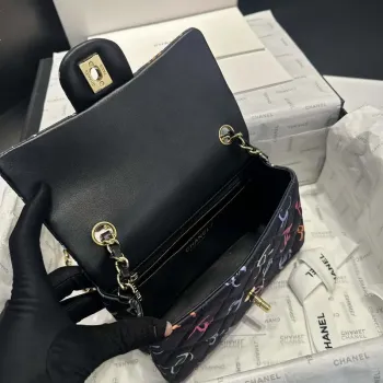 Chanel AS1116 Potiskovaná látka a zlatý kov Černá a vícebarevná