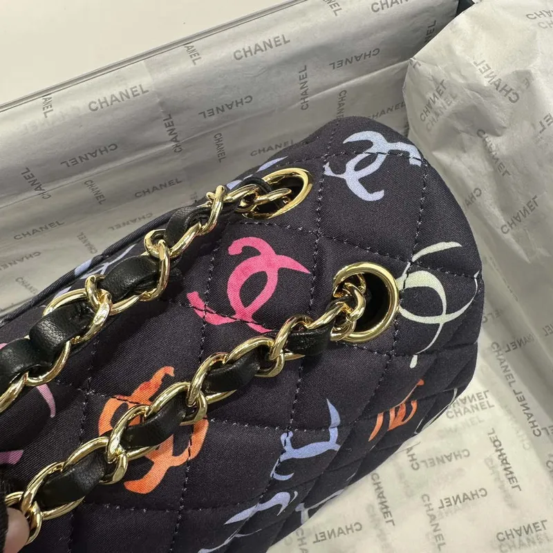 Chanel A01112 Flap Classic 11.12  Potiskovaná látka a zlatý kov Černá a vícebarevná
