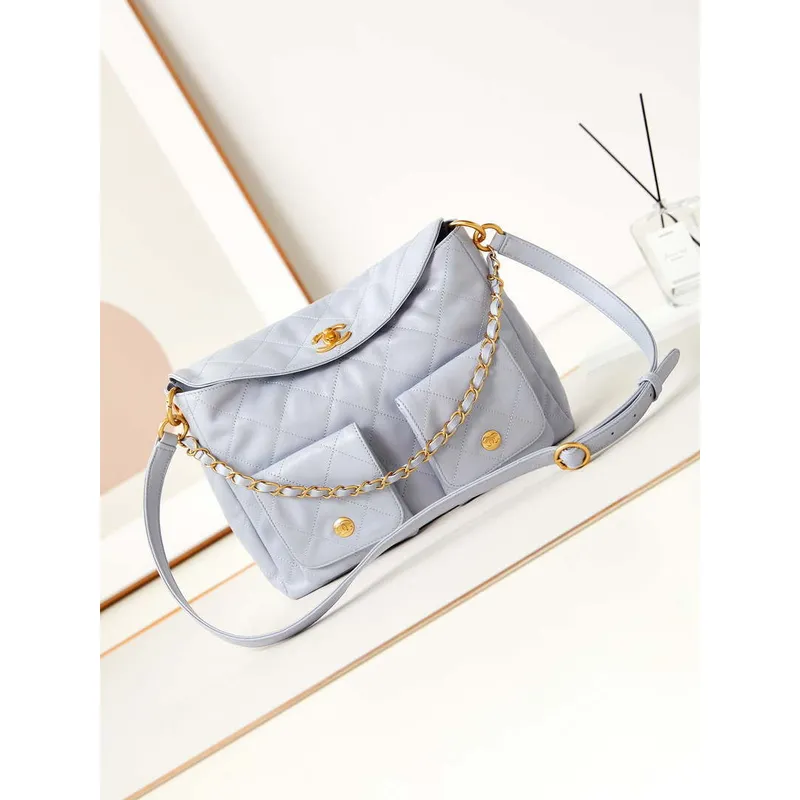 Chanel AS4668 Velká taška Hobo z lesklé telecí kůže a zlatého kovu, světle fialová