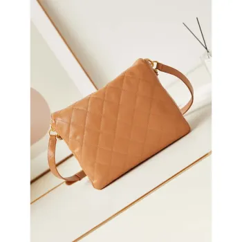 Chanel AS4668 Velká taška Hobo z lesklé telecí kůže a zlatého kovu v barvě velbloudí srsti